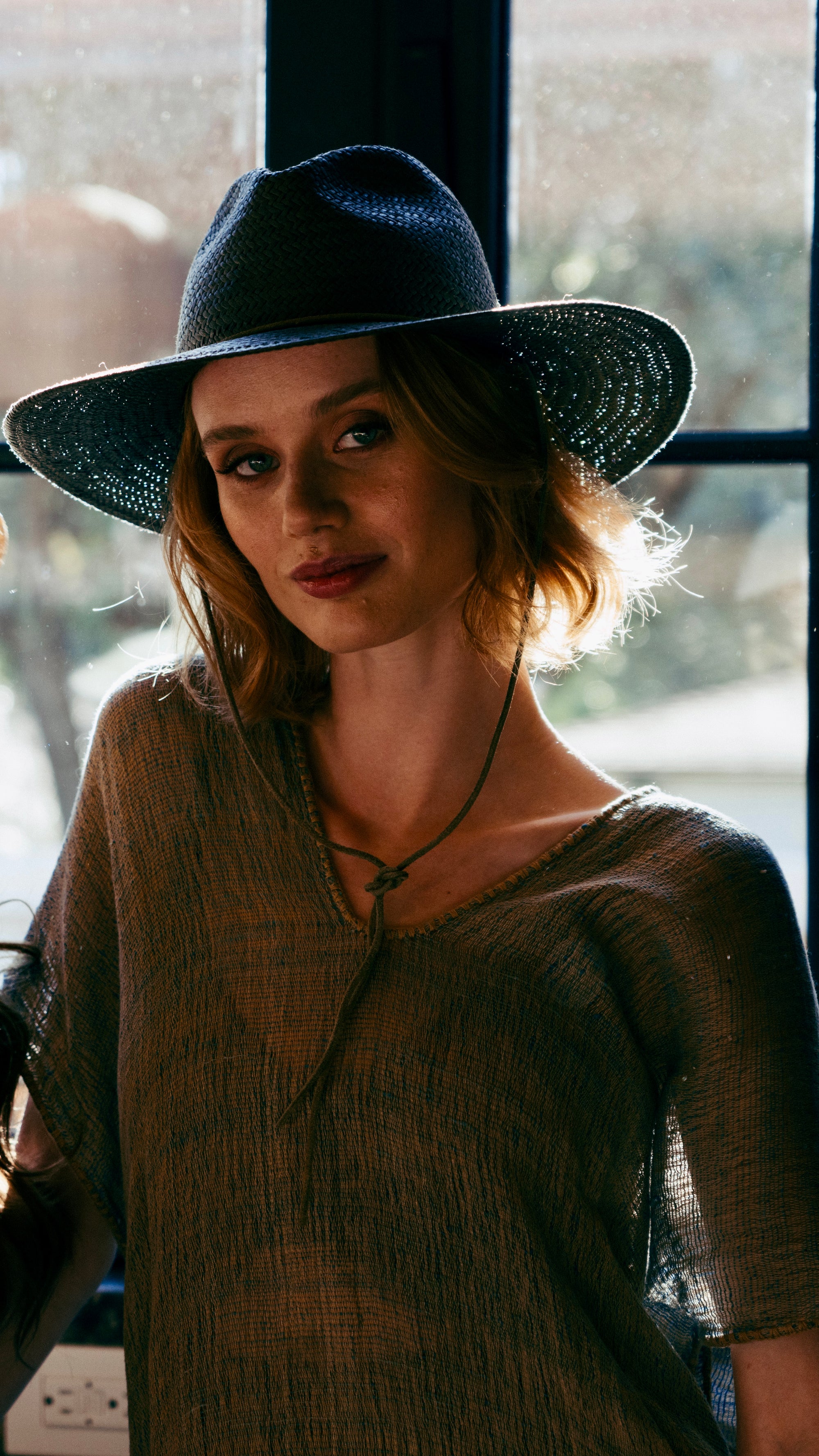 Sedona packable straw fedora with neck tie in color shell